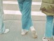 Baggy Fashion: The Comfortable Trend Taking Over 2025